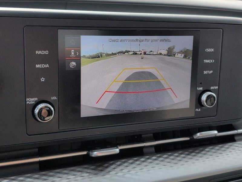 2024 Kia Carnival LXImage 16