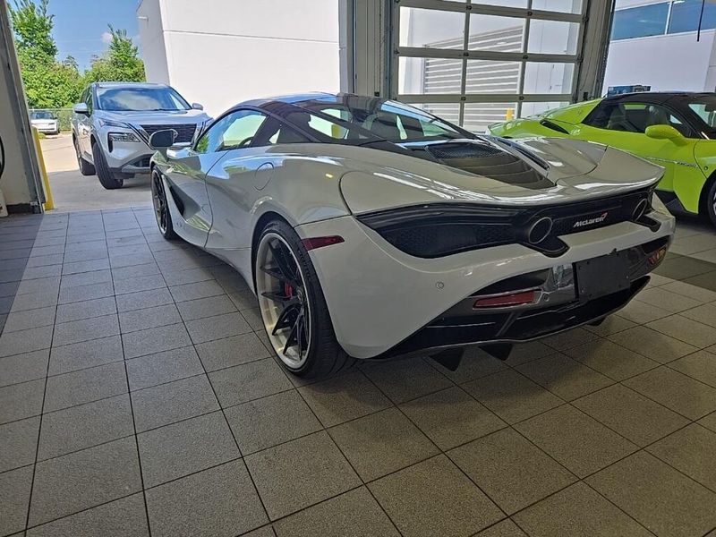 Used 2018 McLaren 720S BaseImage 4