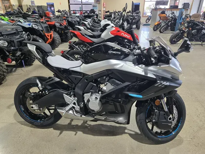 2025 CFMOTO 675SS NEBULA BLACK Image 2