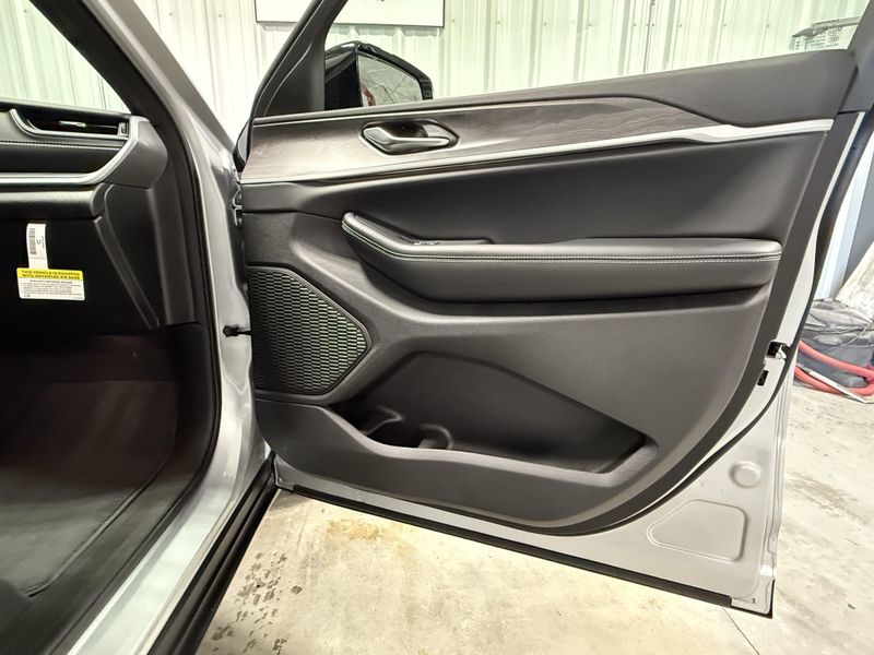 New 2025 Jeep Grand Cherokee Limited 4x4Image 13