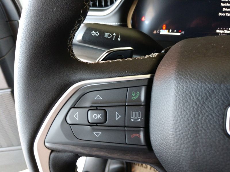 2023 Jeep Grand Cherokee L Limited 4x4Image 19