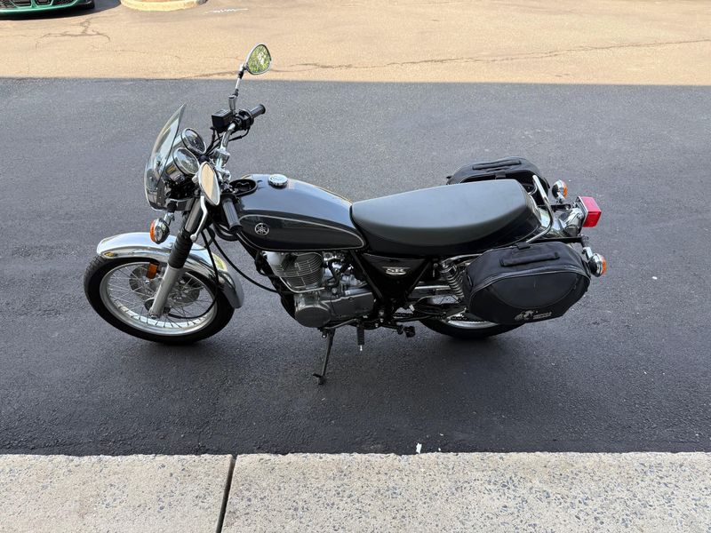 2015 Yamaha SR400Image 2
