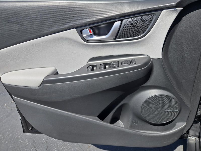 Used 2022 Hyundai Kona Limited DCT FWD