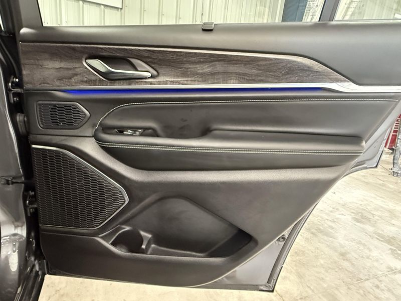 Used 2024 Jeep Grand Cherokee L OverlandImage 11