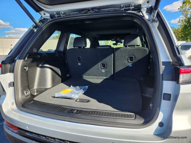 New 2025 Jeep Grand Cherokee Altitude X 4x4