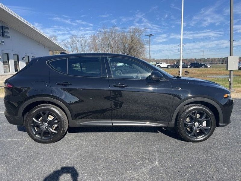 2024 Dodge Hornet R/T Eawd in a 8 Ball exterior color and Blackinterior. Lakeshore CDJR Seaford 302-213-6058 lakeshorecdjr.com 