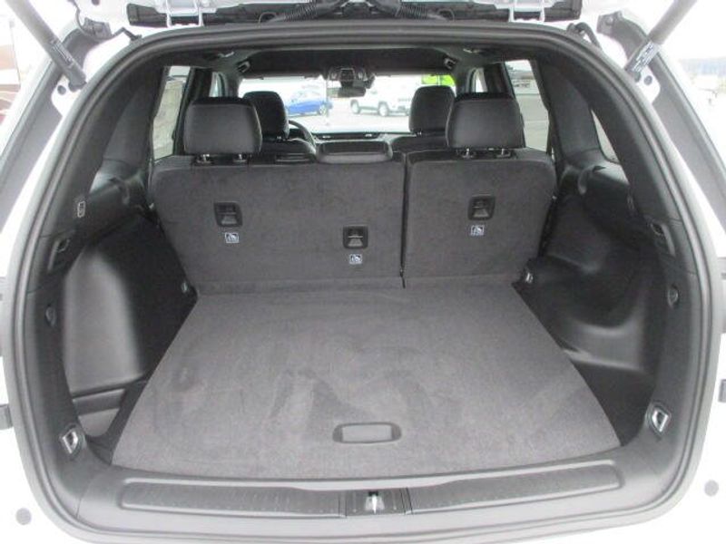 New 2026 Jeep Grand Cherokee Laredo Altitude 4x4Image 9