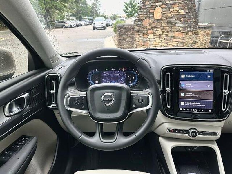 2024 Volvo XC40 Plus Bright Theme