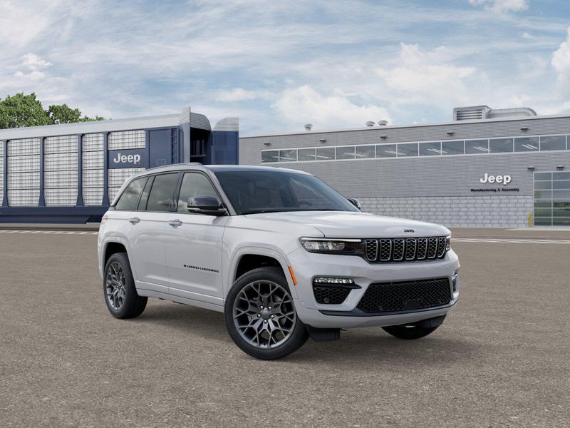 2025 Jeep Grand Cherokee Summit photo 2