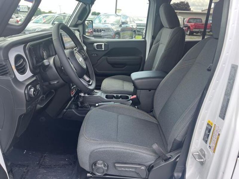 2025 Jeep Wrangler 4-door Willys