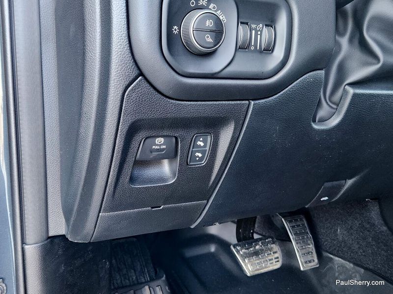 New 2026 RAM 1500 Rho Crew Cab 4x4 5'7' Box