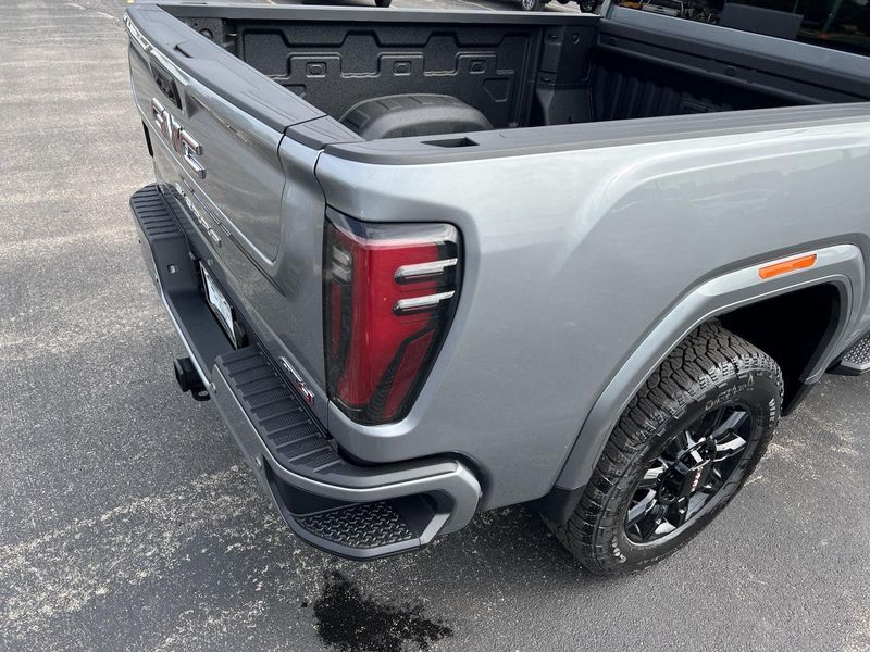 2026 Gmc Sierra HD AT4 photo 44