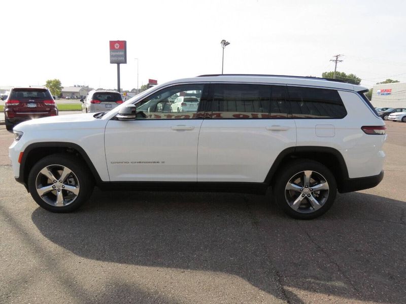 2021 Jeep Grand Cherokee L Limited 4x4 4dr SUVImage 5