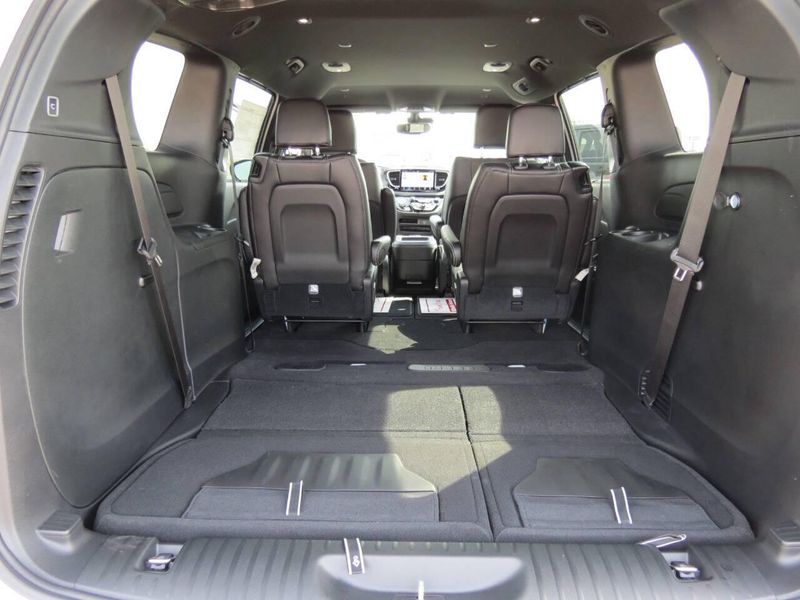 New 2026 Chrysler Voyager LxImage 20