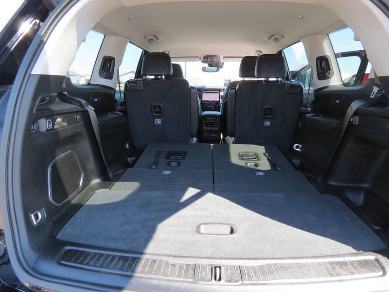 Used 2023 Jeep Grand Cherokee L Limited 4x4 4dr SUVImage 24