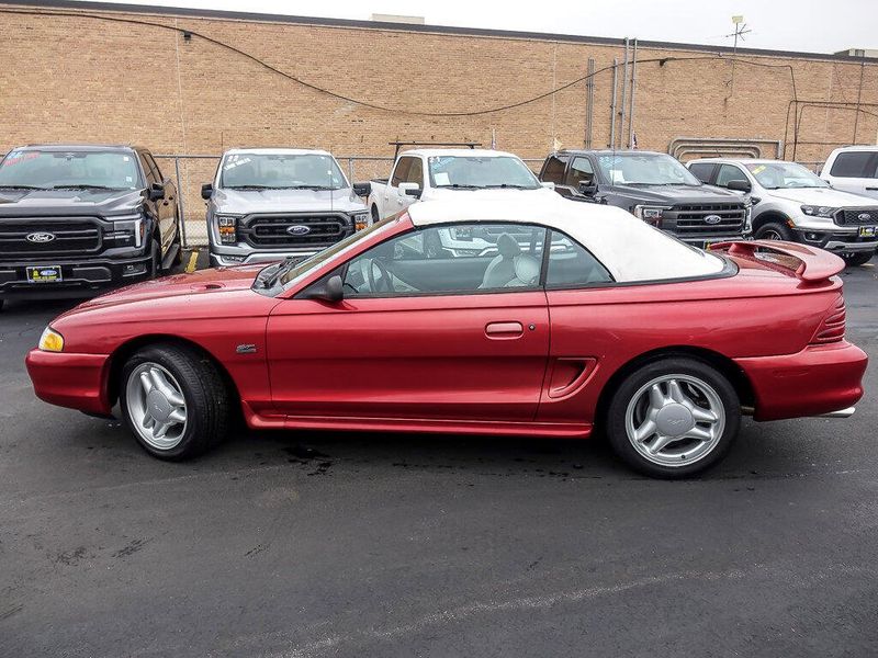 1995 Ford Mustang GT Convertible photo 3