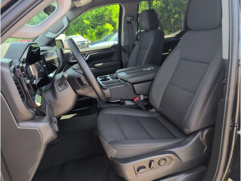 Used 2025 Chevrolet Silverado 1500 LTImage 10