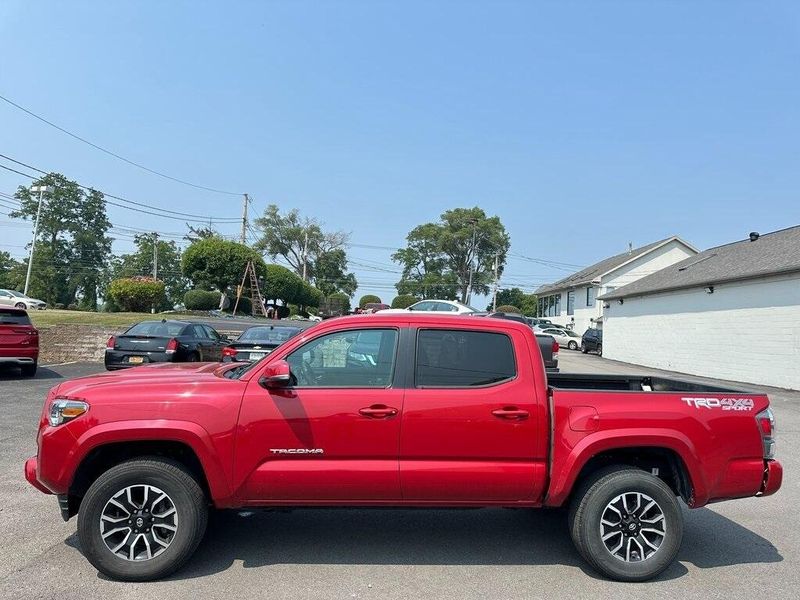 2023 Toyota Tacoma TRD Sport photo 2