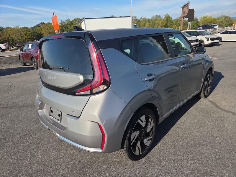 2023 Kia Soul GT-Line photo 3