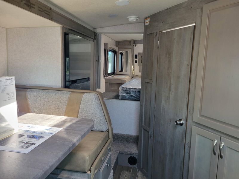 New 2026 ARCTIC FOX 992 Image 13