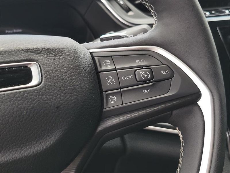 2025 Jeep Grand Cherokee LaredoImage 13