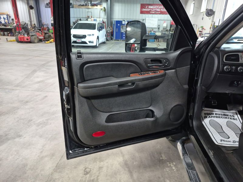 2008 Chevrolet Silverado 3500HD DRW LTZImage 24