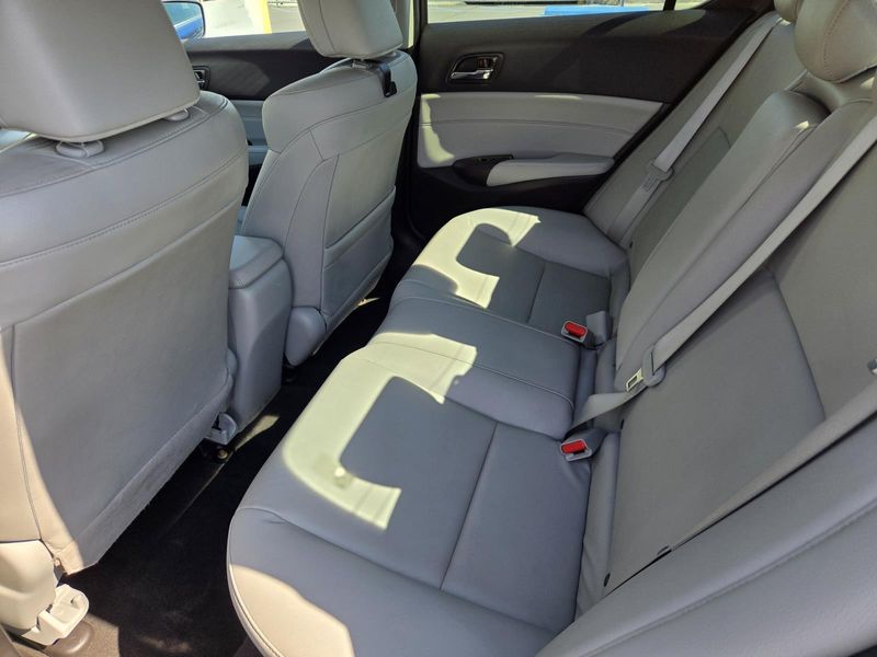 Used 2017 Acura ILX Sedan w/AcuraWatch Plus