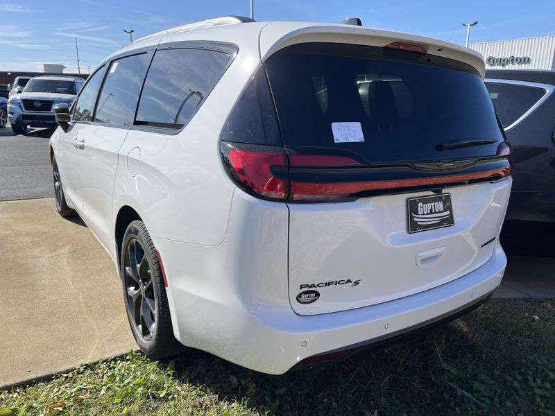 New 2026 Chrysler Pacifica LimitedImage 6