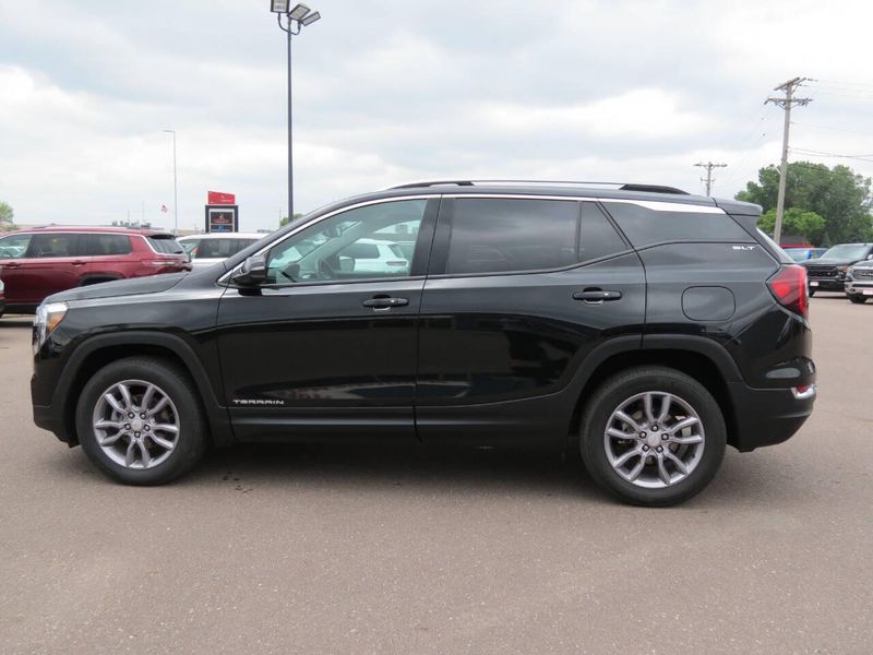 Used 2023 GMC Terrain SLT AWD 4dr SUVImage 5