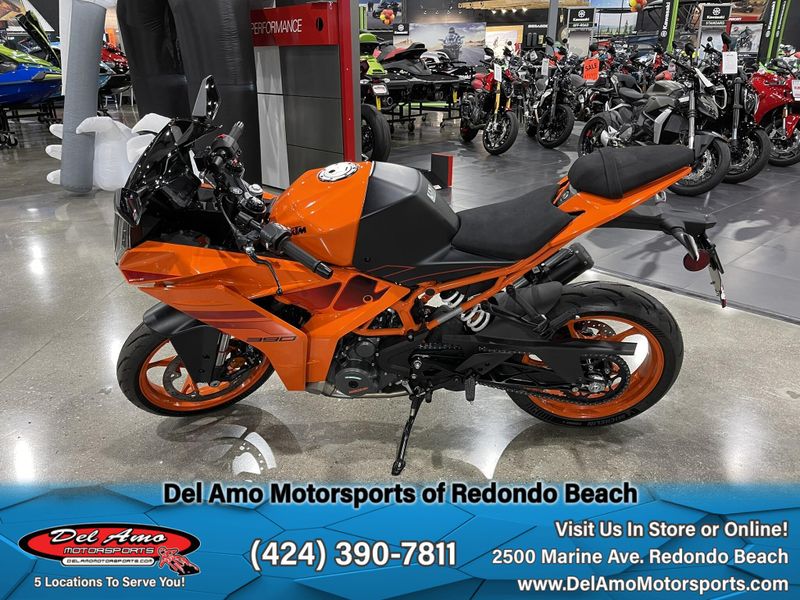 New 2024 KTM RC 390 Image 3