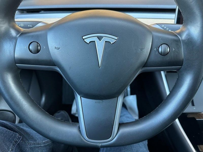 2018 Tesla Model 3 Long RangeImage 3