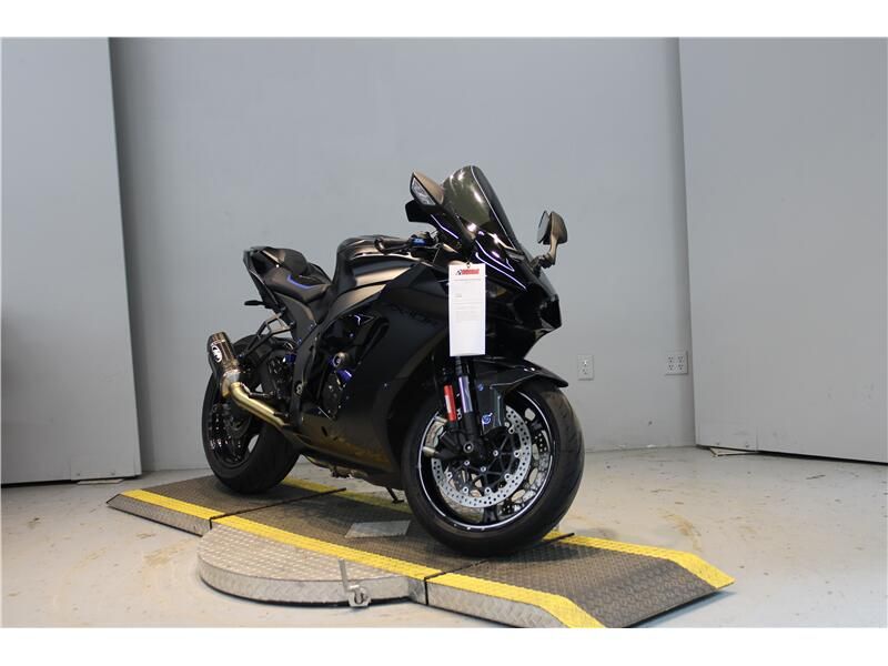 Used 2025 Kawasaki NINJA ZX-10R Image 5