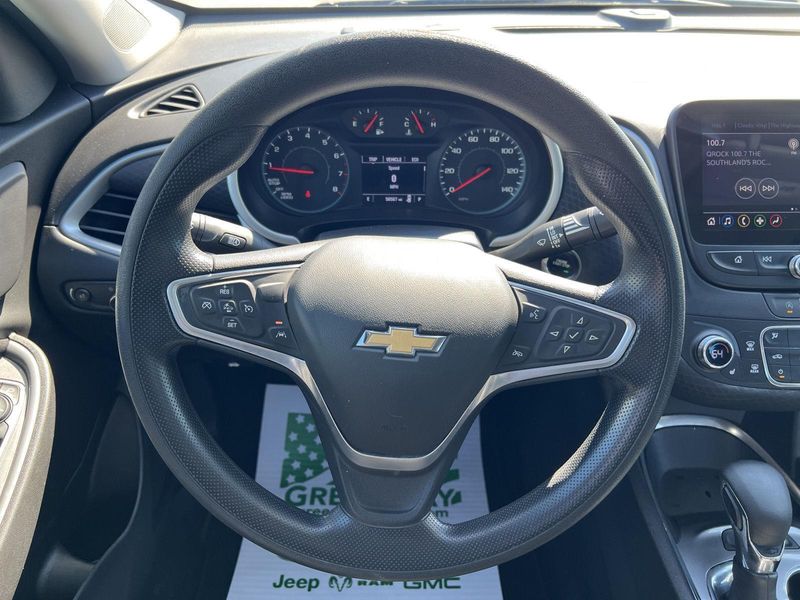 2023 Chevrolet Malibu 1LT photo 14
