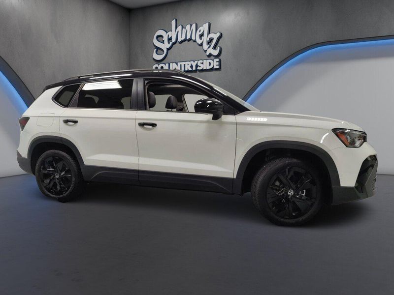 Used 2025 Volkswagen Taos SE Black Edition w/SunroofImage 3