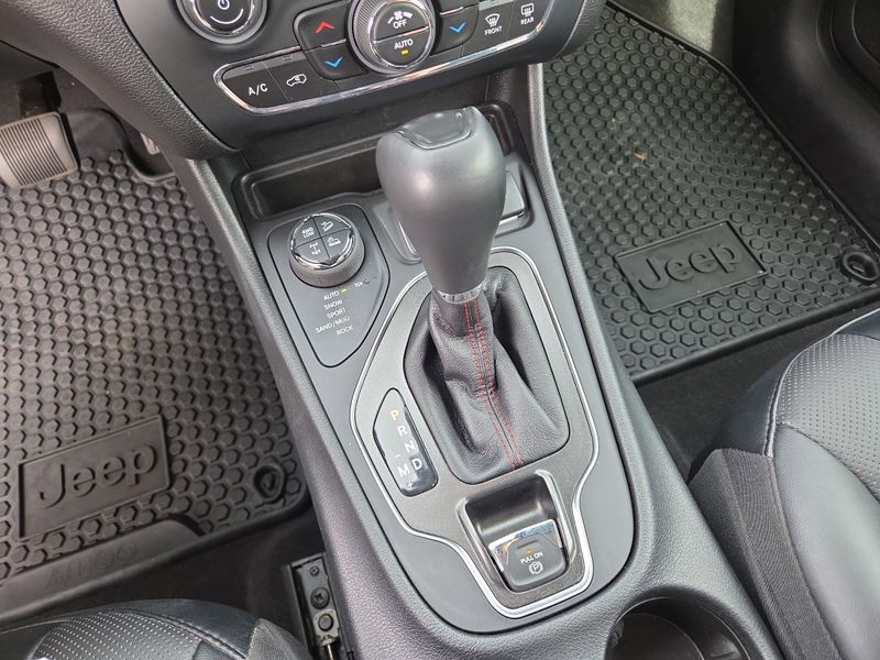 2022 Jeep Cherokee Trailhawk photo 29