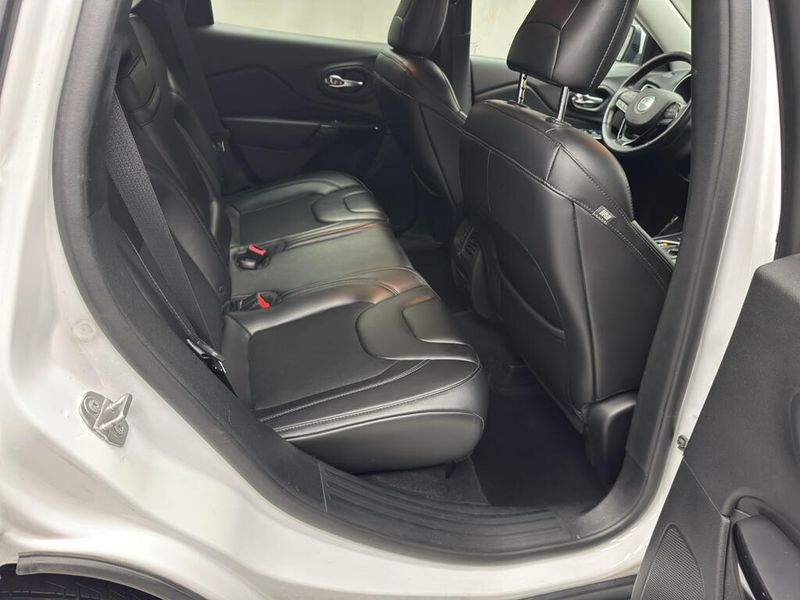 Used 2019 Jeep Cherokee AltitudeImage 16