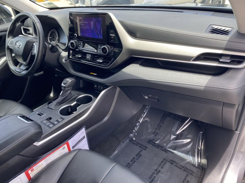 Used 2024 Toyota Highlander XLEImage 9