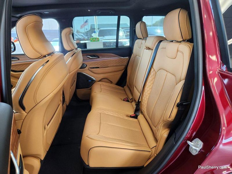 New 2025 Jeep Grand Cherokee Summit Reserve 4x4Image 43