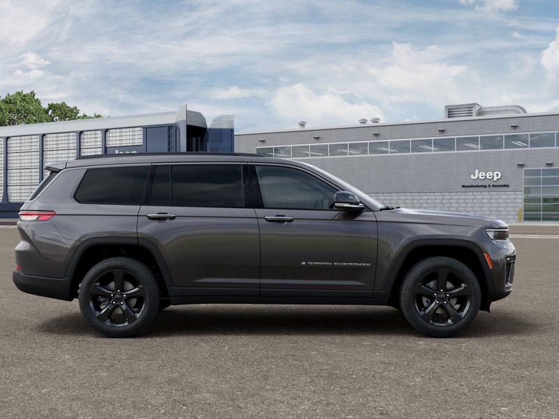 New 2026 Jeep Grand Cherokee L Limited 4x4