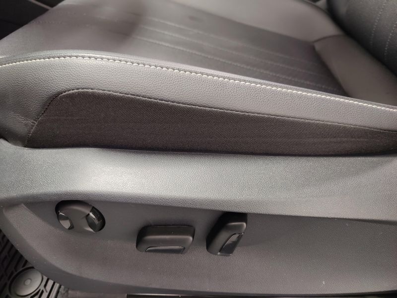 Used 2024 Volkswagen Tiguan SE AWD w/SunroofImage 16