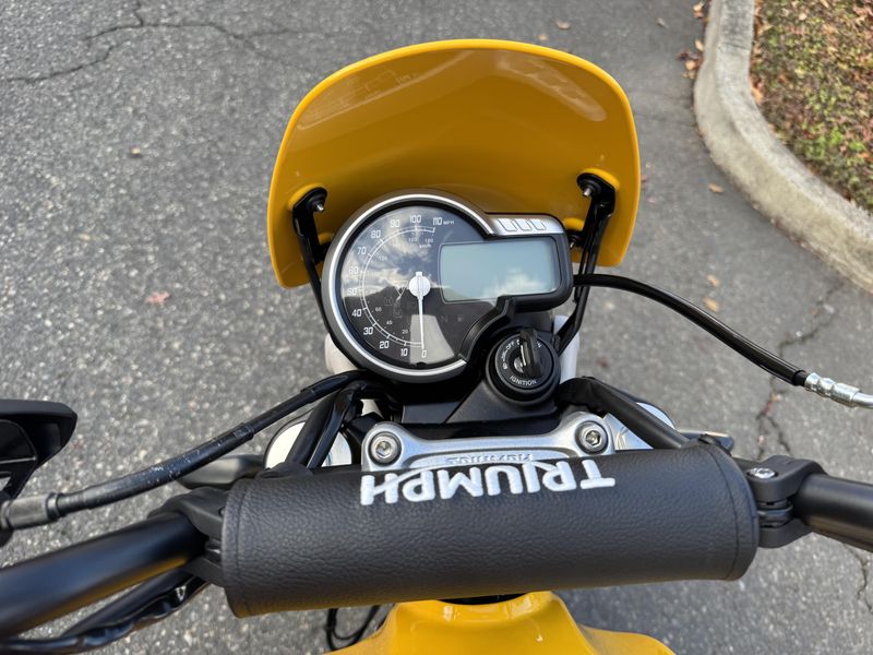 2026 Triumph Scrambler 400 XC - RACING YELLOW 