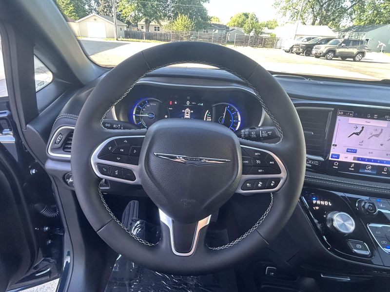 2025 Chrysler Pacifica Hybrid SelectImage 20