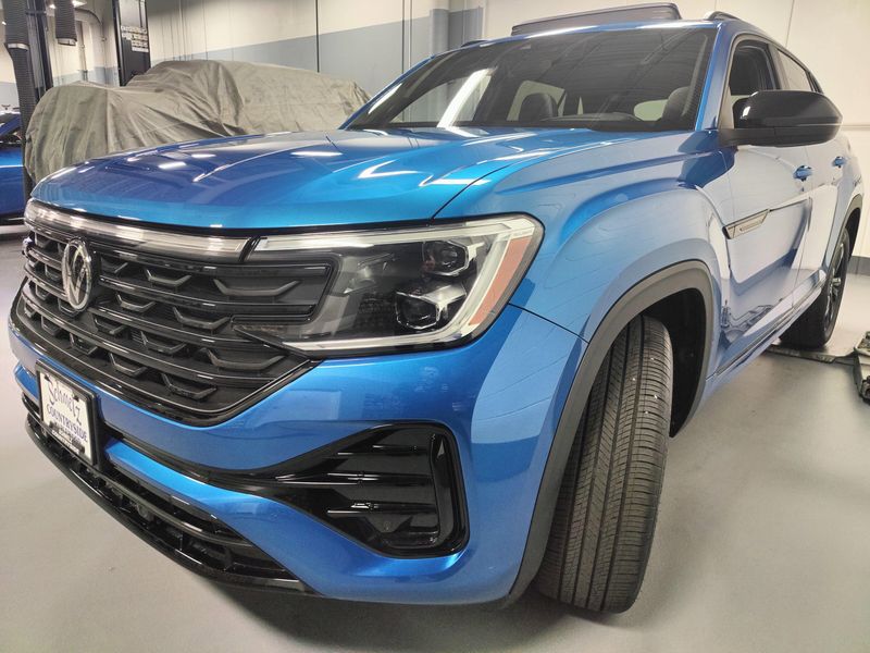 Used 2025 Volkswagen Atlas Cross Sport SEL AWD R-Line Black w/Sunroof/NavImage 12