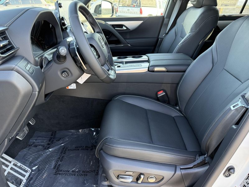 New 2026 Lexus LX 700h F SPORT HandlingImage 19