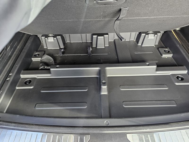 Used 2024 Chevrolet Suburban High CountryImage 7