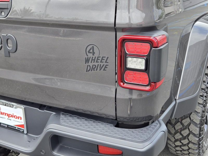 2025 Jeep Gladiator Willys photo 37