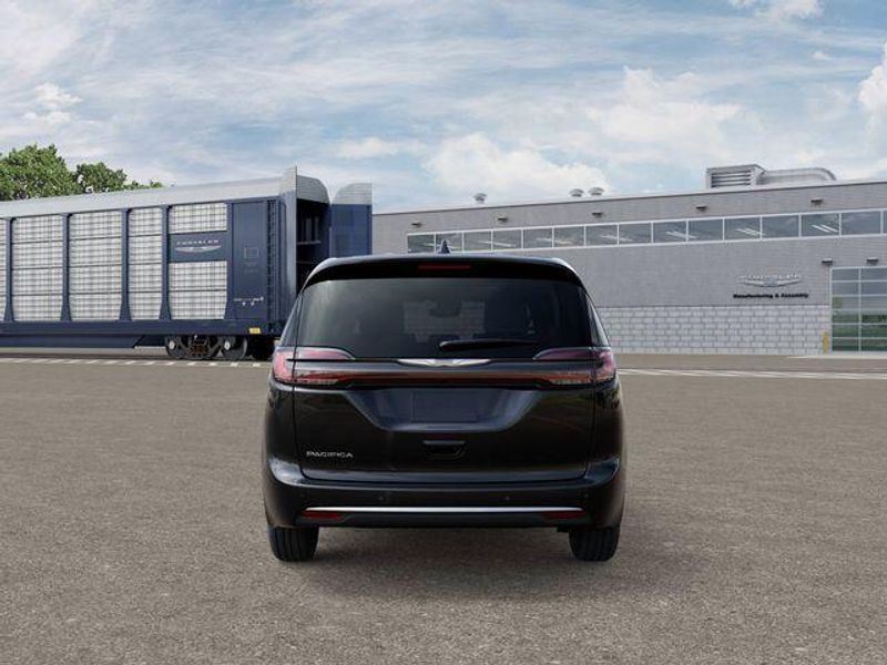 New 2026 Chrysler Pacifica SelectImage 7