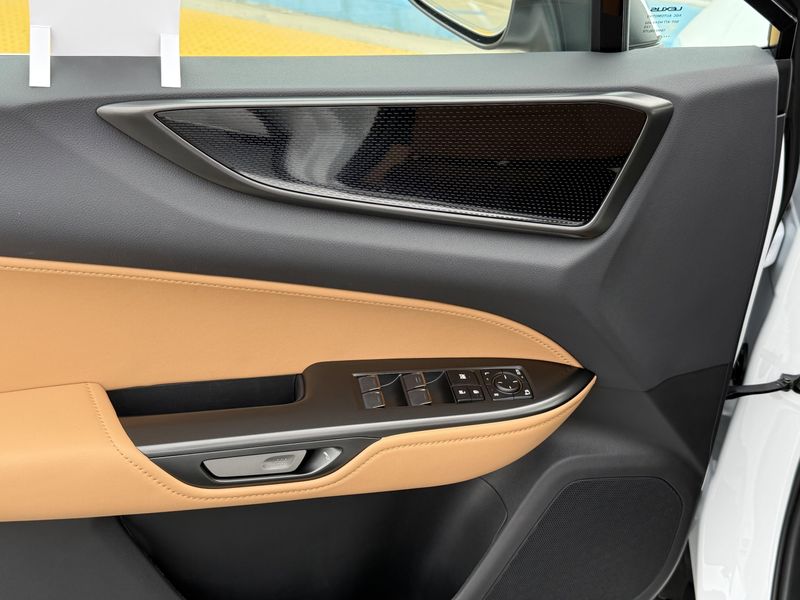 Used 2026 Lexus NX 350hImage 17