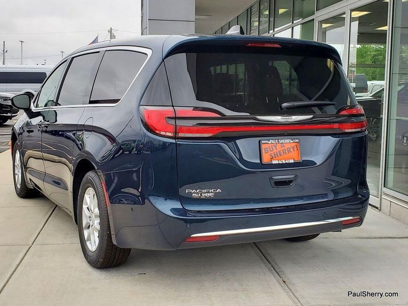 2025 Chrysler Pacifica SelectImage 11