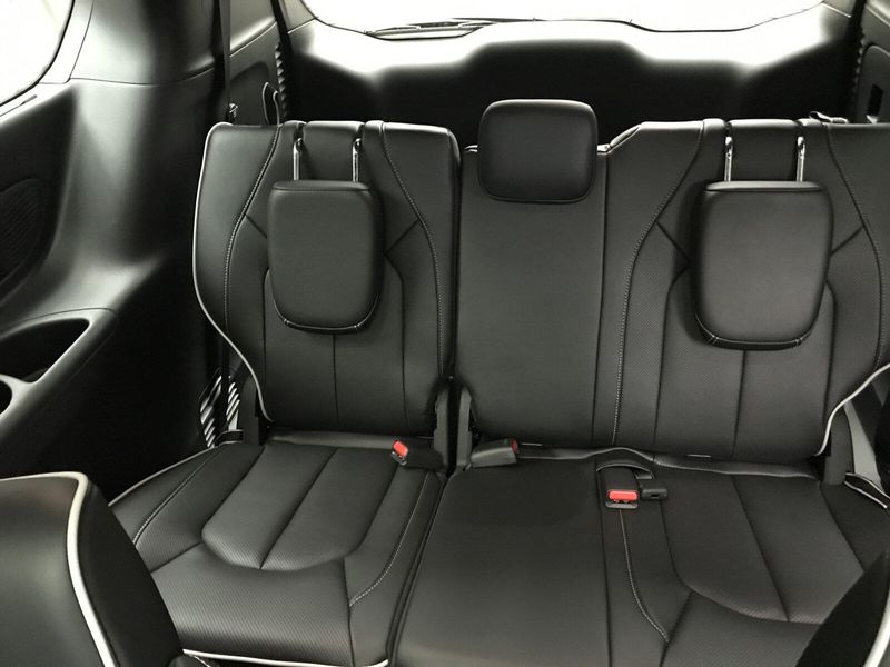 2025 Chrysler Pacifica Limited AwdImage 9